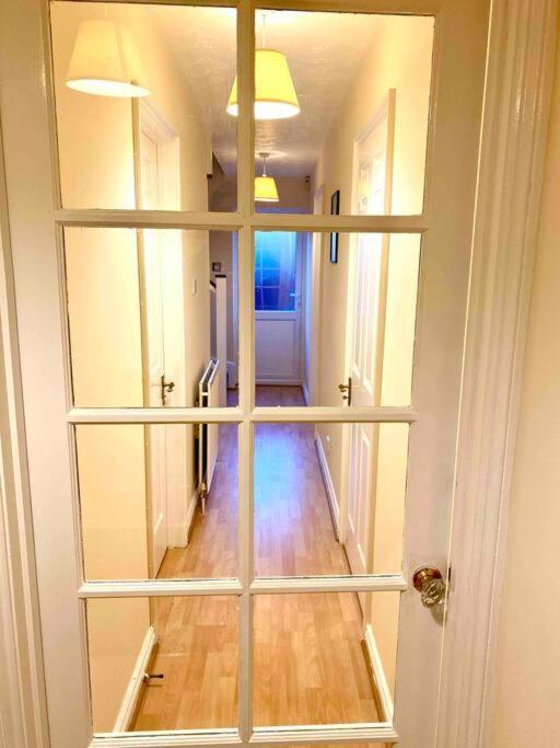 Smartrips Beckton Townhouse With Parking Appartement